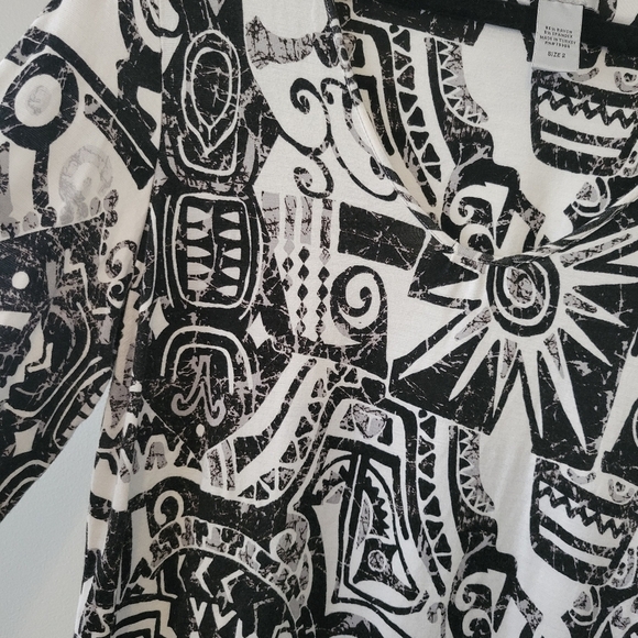 Chico's Women's Graphic Patterned Art To Wear Abstract Top. Size 2/Large - Picture 3 of 5